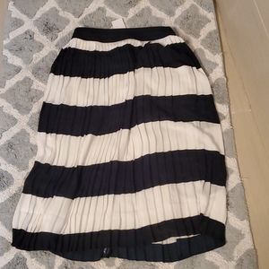 Black and cream pleated skirt